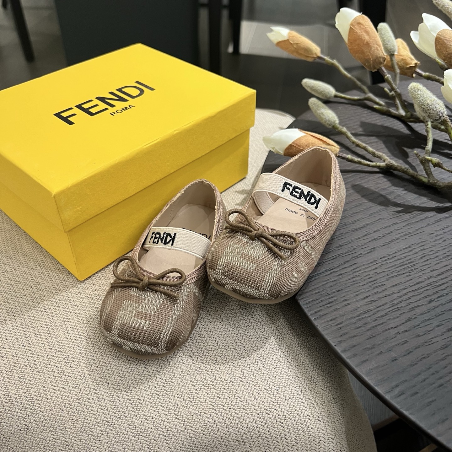 Children's shoes child